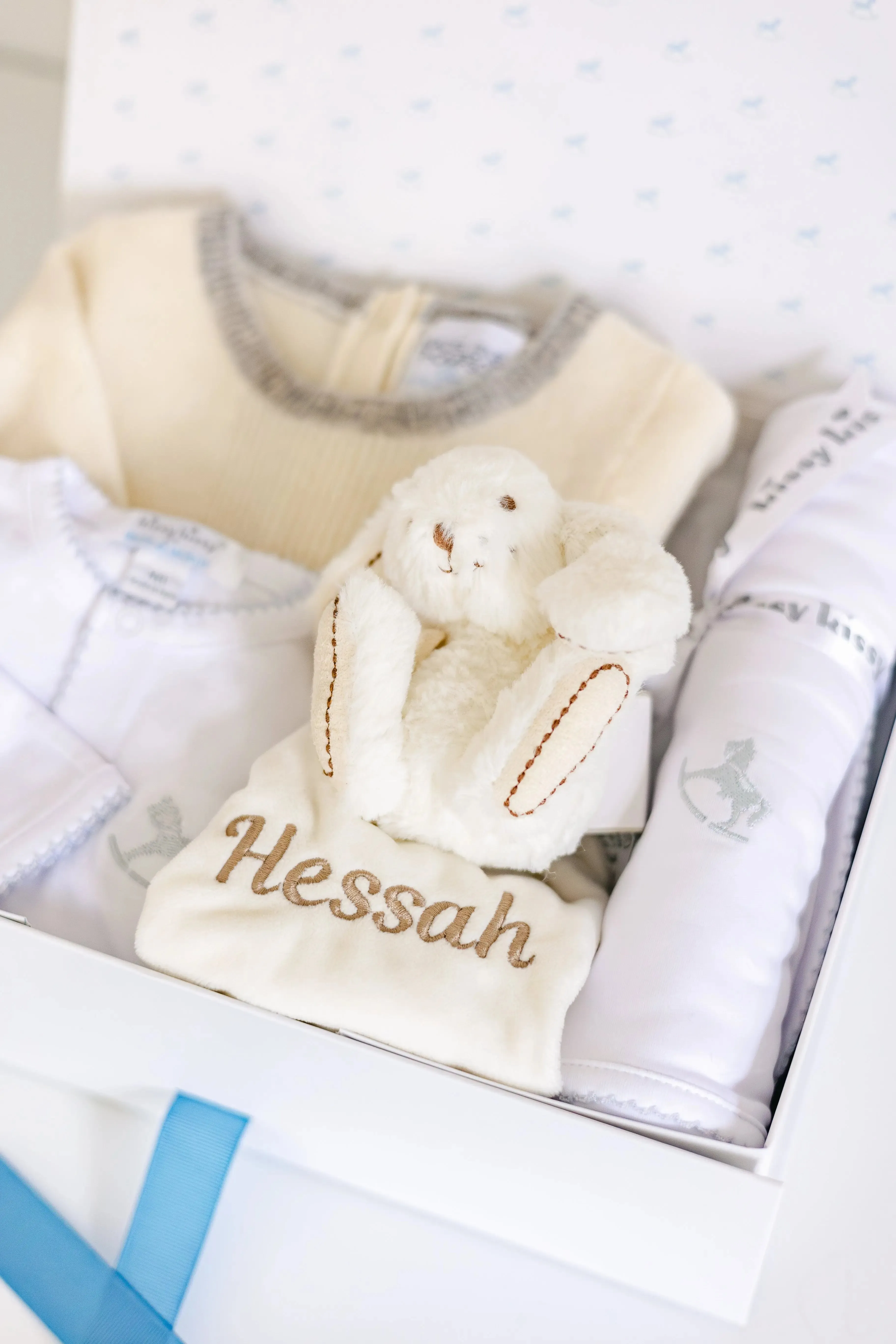 Personalised neutral welcome baby gift set