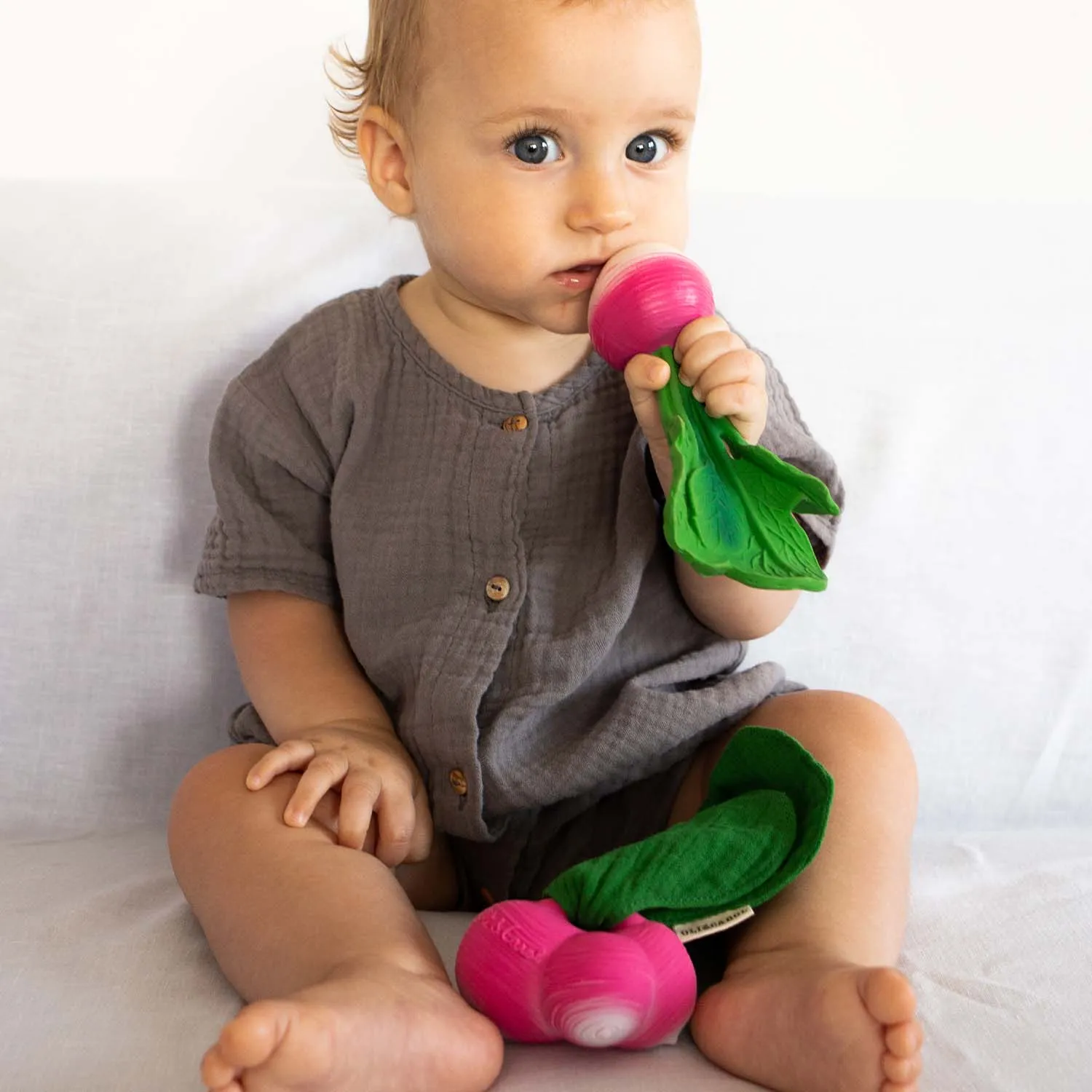 Ramona the Radish Mini Doudou-Mordedor