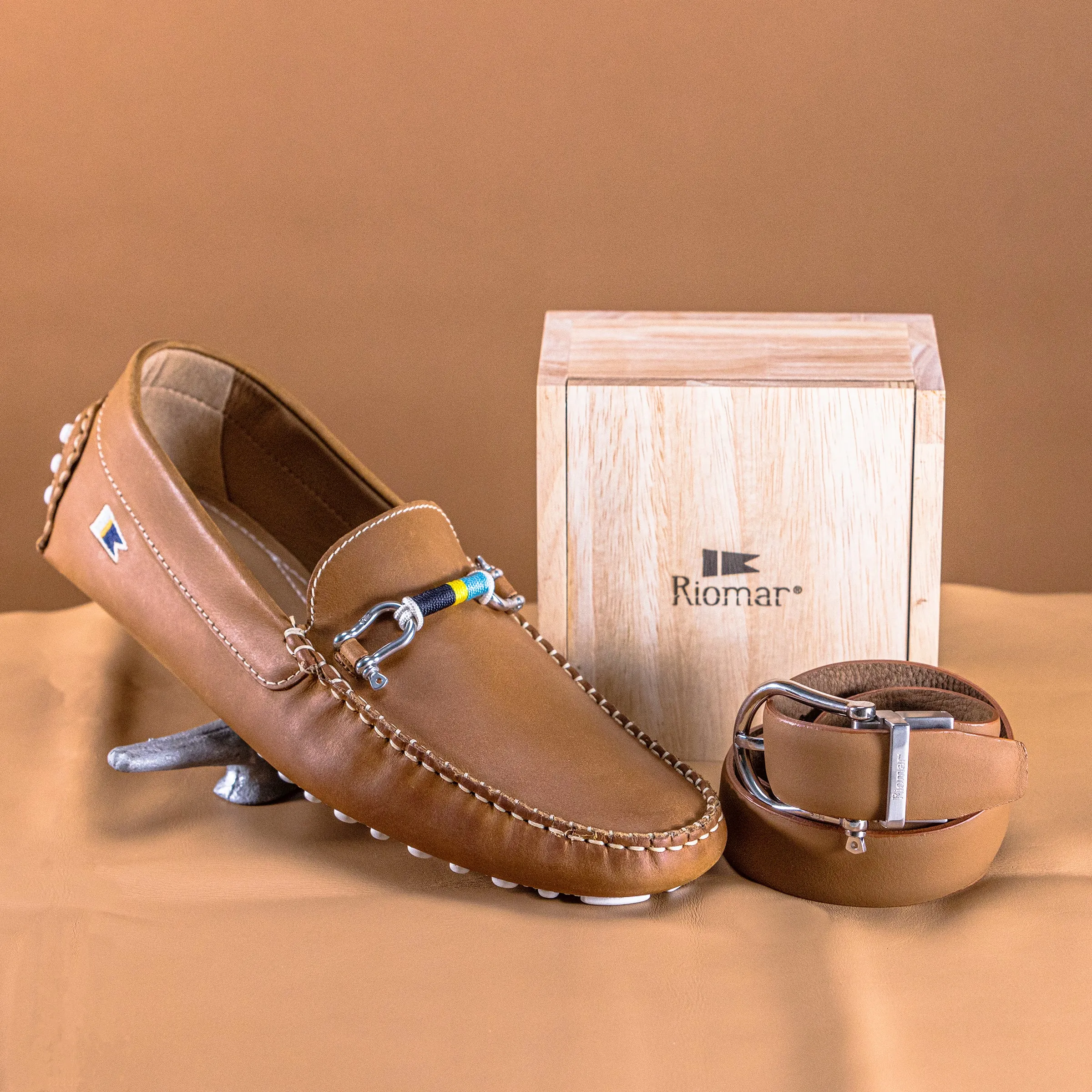 Riomar Reversible Belt: Tan / Halyard